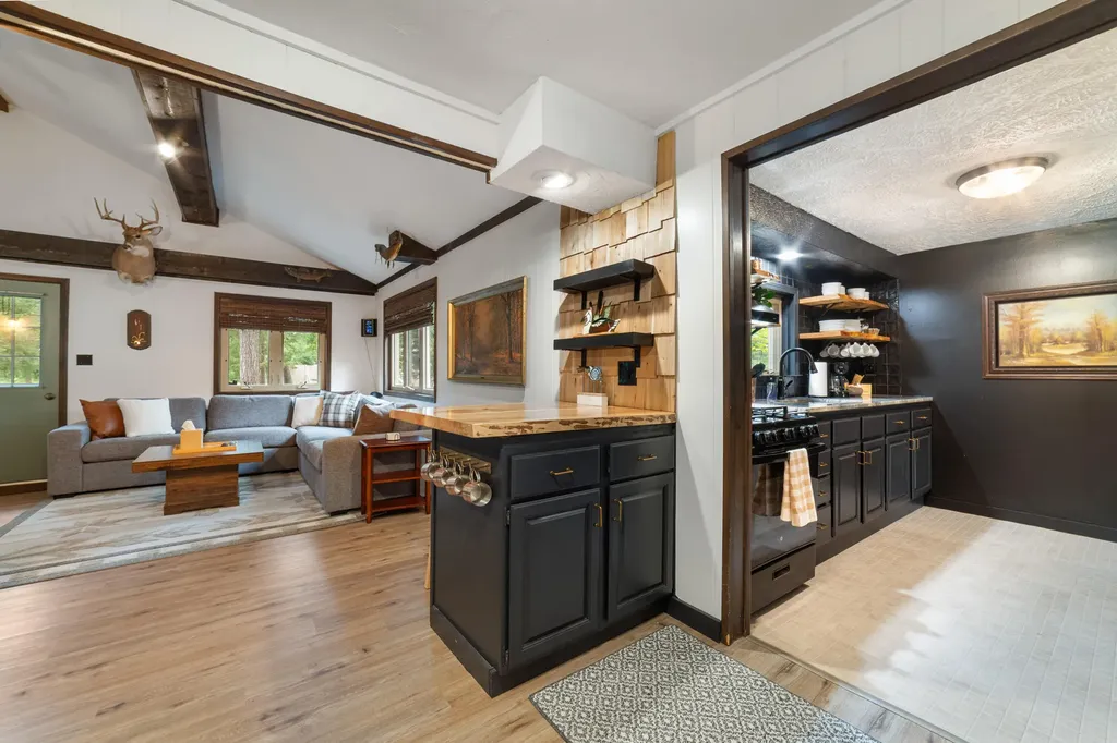 1880 Cherry Creek Trail Lovells Township MI 49738
