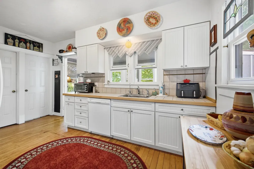 24 W Ash Street W Three Oaks Village MI 49128