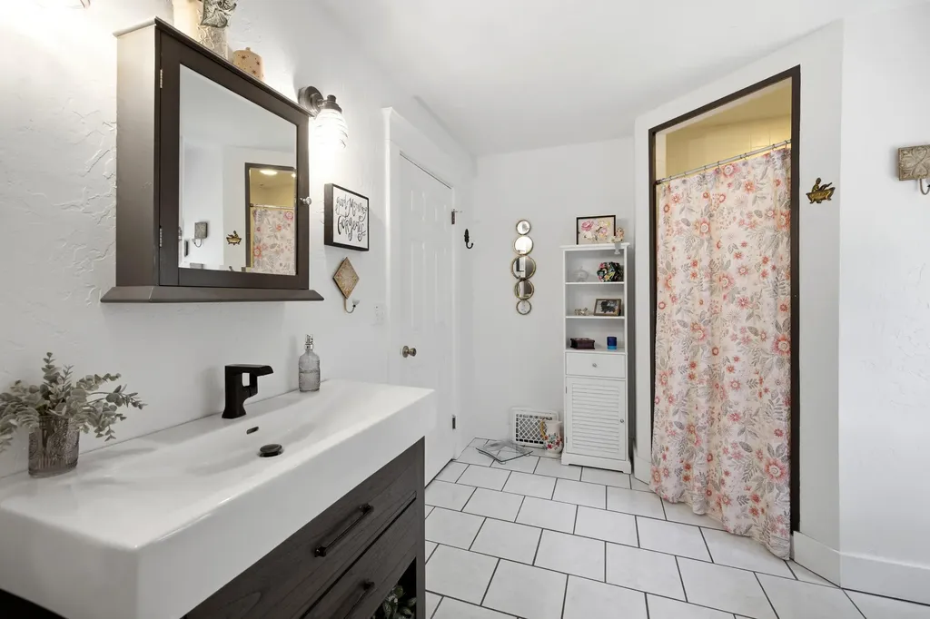 24 W Ash Street Three Oaks Village MI 49128