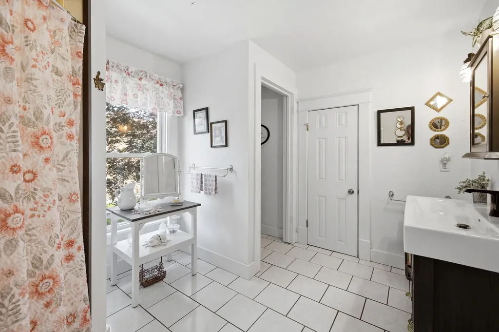 24 W Ash Street W Three Oaks Village MI 49128