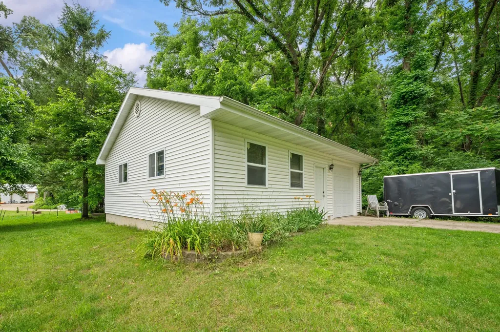 52653 Lakeview Drive Wayne Township MI 49047