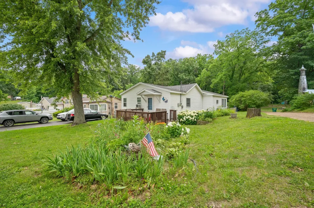 52653 Lakeview Drive Wayne Township MI 49047