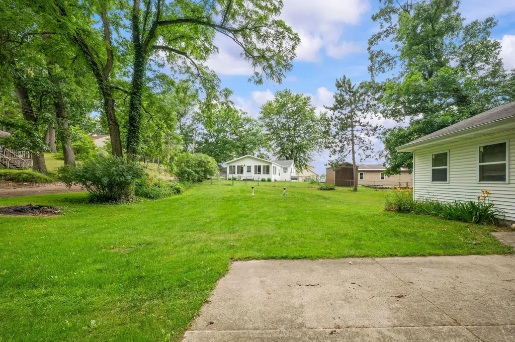 52653 Lakeview Drive Wayne Township MI 49047