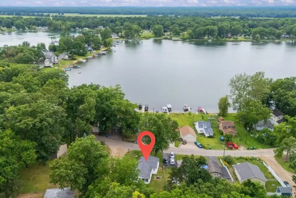 52653 Lakeview Drive Wayne Township MI 49047