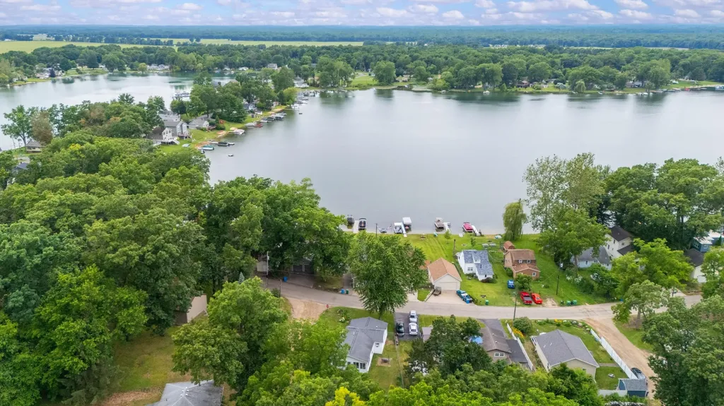 52653 Lakeview Drive Wayne Township MI 49047