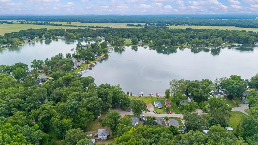 52653 Lakeview Drive Wayne Township MI 49047