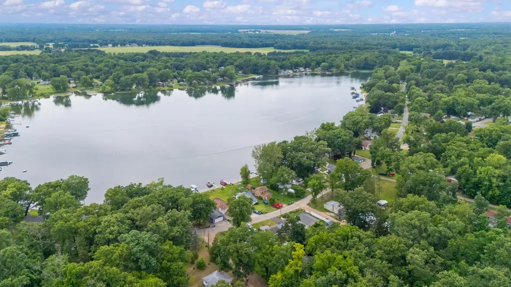 52653 Lakeview Drive Wayne Township MI 49047