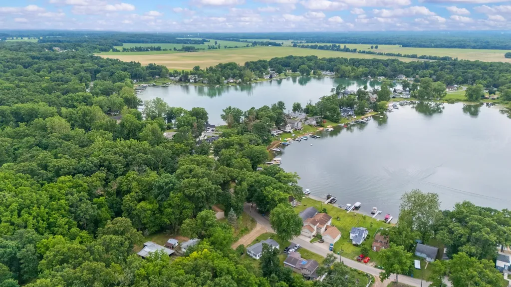 52653 Lakeview Drive Wayne Township MI 49047