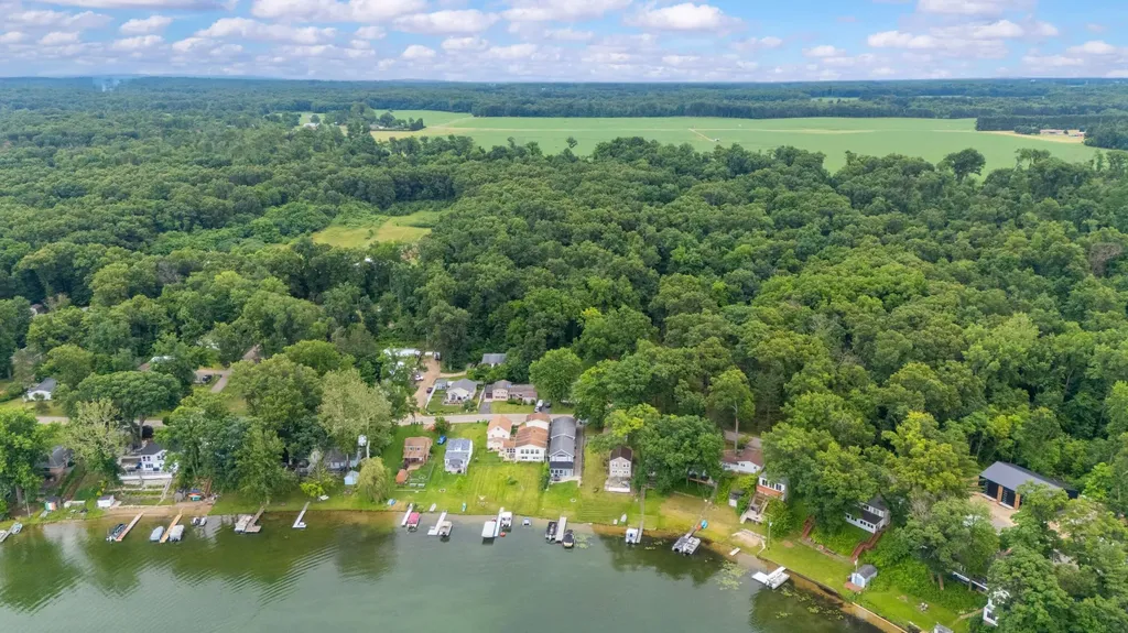 52653 Lakeview Drive Wayne Township MI 49047