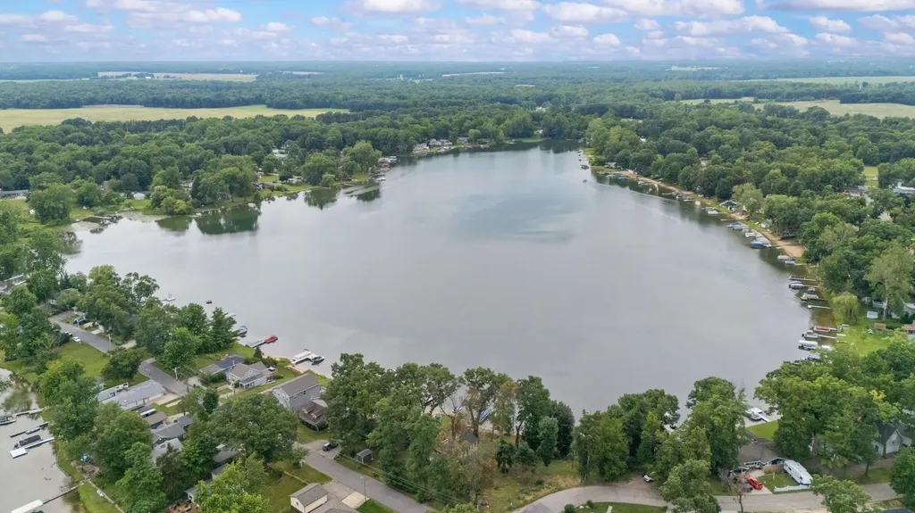 52653 Lakeview Drive Wayne Township MI 49047