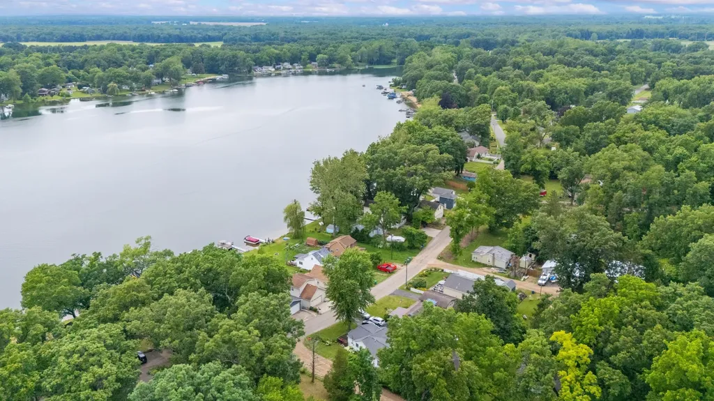 52653 Lakeview Drive Wayne Township MI 49047