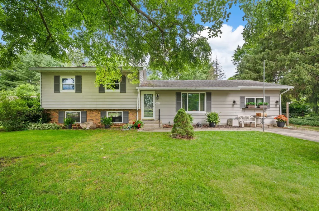 1292 Eddie Drive Howard Township MI 49120