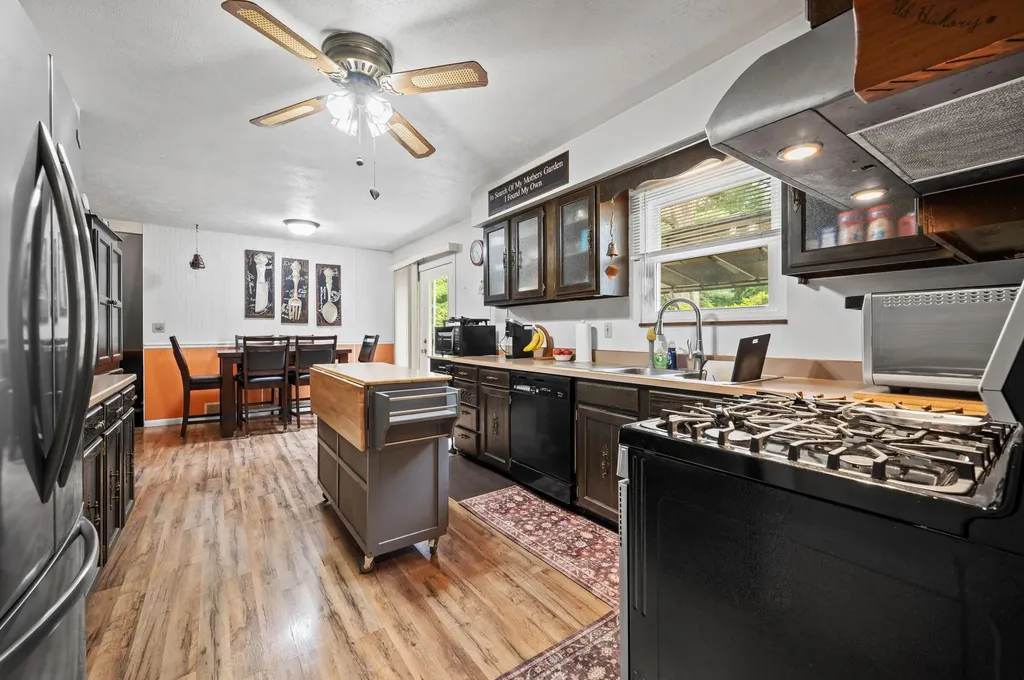 1292 Eddie Drive Howard Township MI 49120