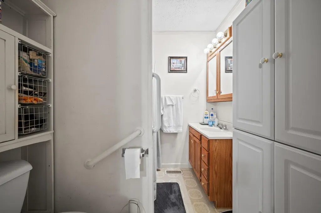 1292 Eddie Drive Howard Township MI 49120