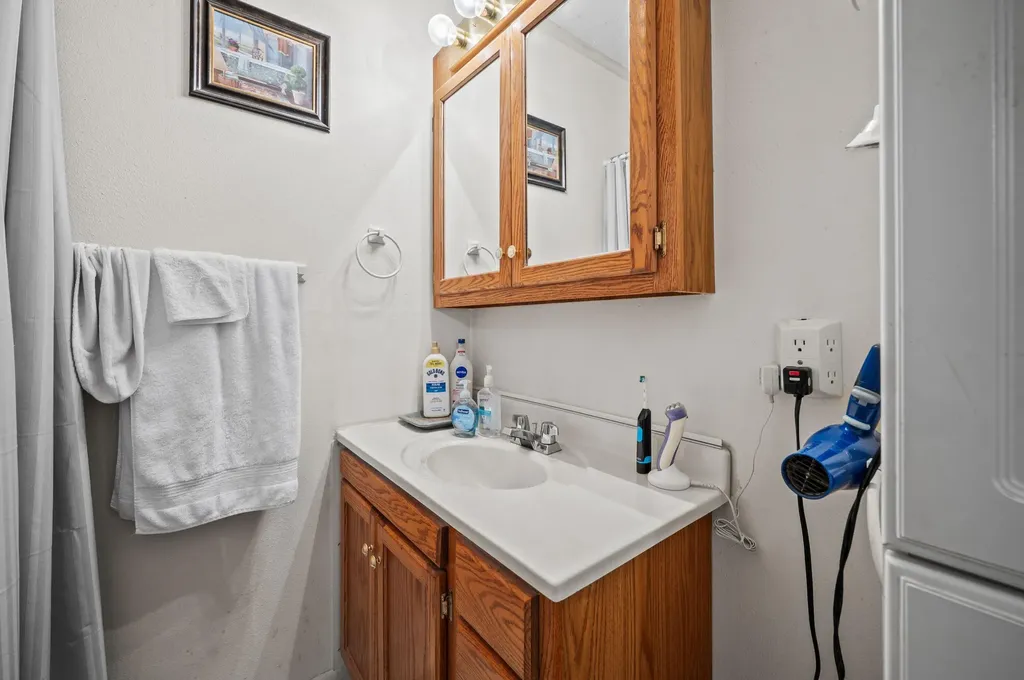 1292 Eddie Drive Howard Township MI 49120