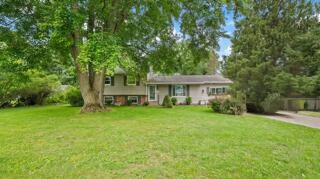 1292 Eddie Drive Howard Township MI 49120