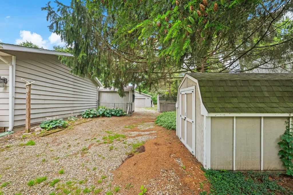 1292 Eddie Drive Howard Township MI 49120