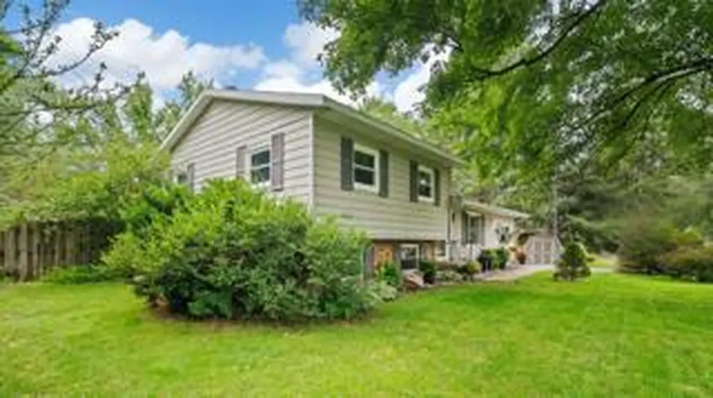 1292 Eddie Drive Howard Township MI 49120