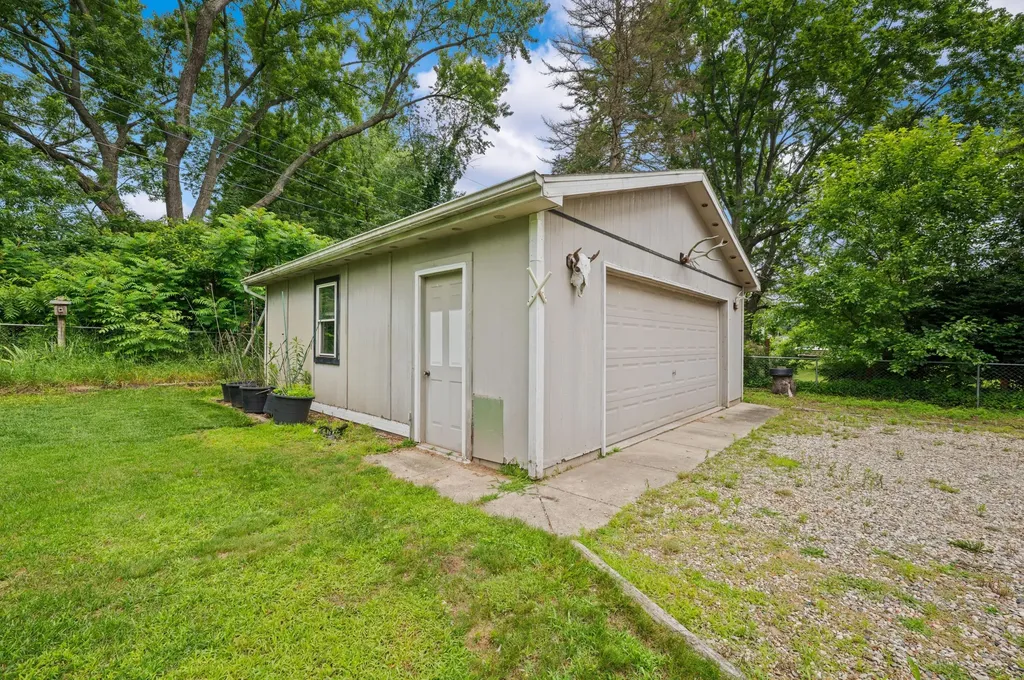 1292 Eddie Drive Howard Township MI 49120