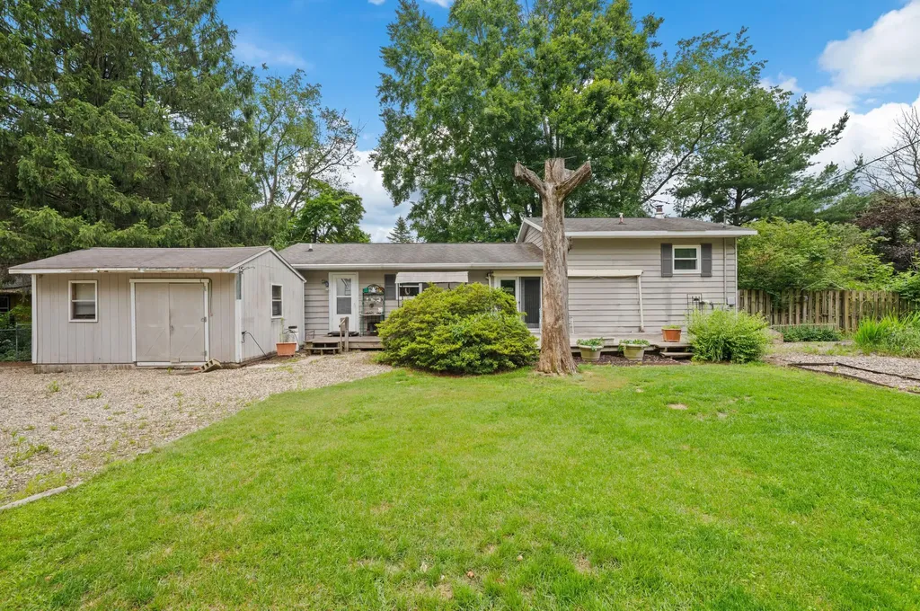 1292 Eddie Drive Howard Township MI 49120