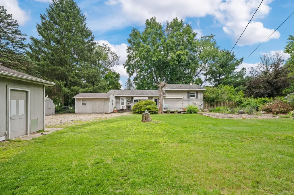 1292 Eddie Drive Howard Township MI 49120