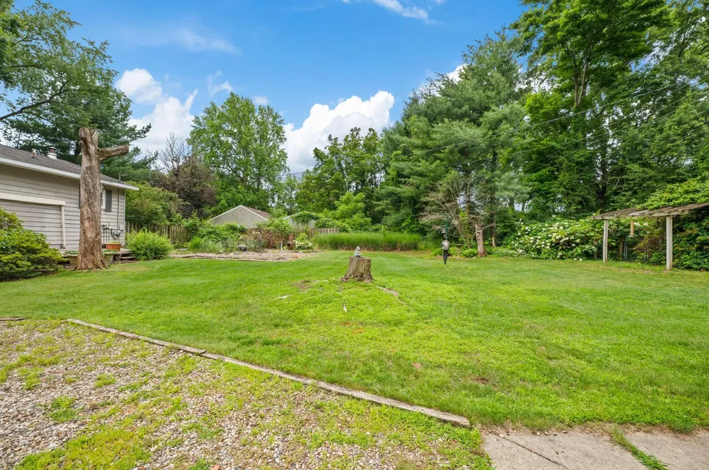 1292 Eddie Drive Howard Township MI 49120