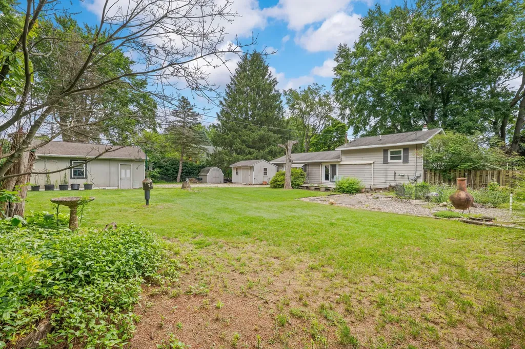 1292 Eddie Drive Howard Township MI 49120