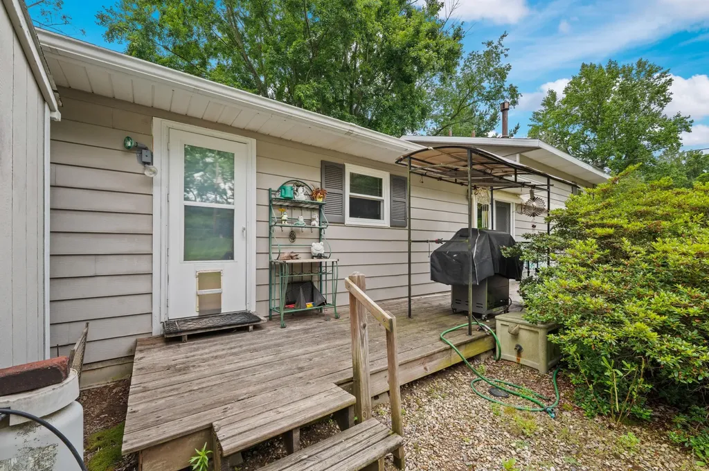 1292 Eddie Drive Howard Township MI 49120