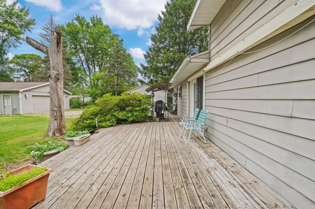 1292 Eddie Drive Howard Township MI 49120