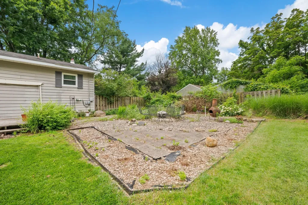 1292 Eddie Drive Howard Township MI 49120