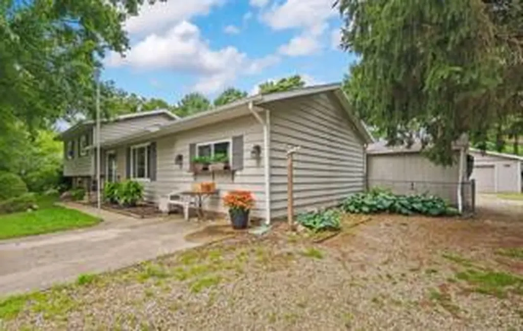 1292 Eddie Drive Howard Township MI 49120