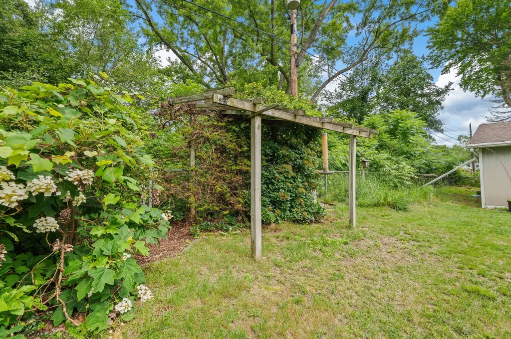 1292 Eddie Drive Howard Township MI 49120