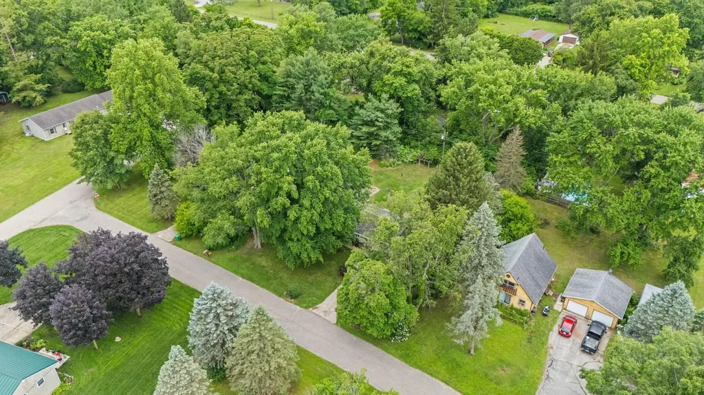 1292 Eddie Drive Howard Township MI 49120