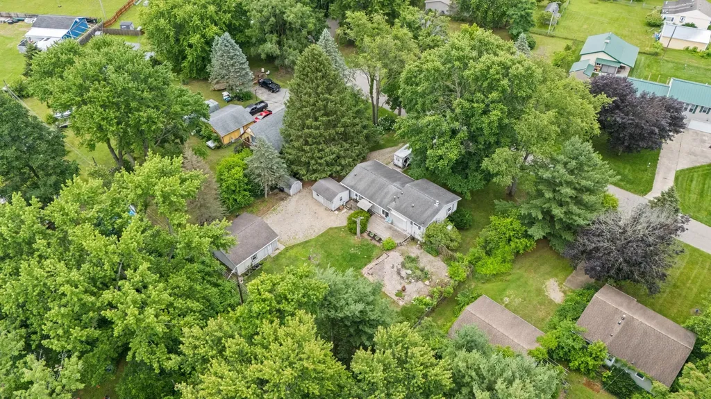 1292 Eddie Drive Howard Township MI 49120