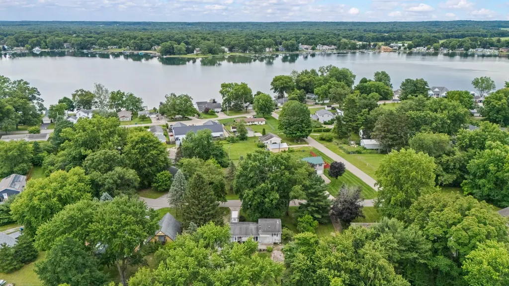 1292 Eddie Drive Howard Township MI 49120