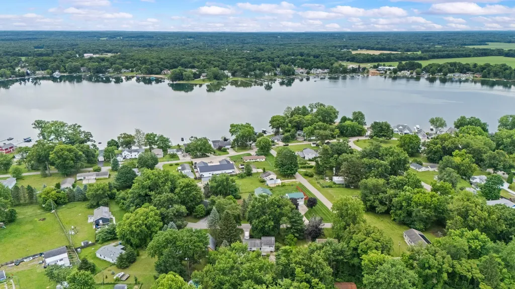 1292 Eddie Drive Howard Township MI 49120