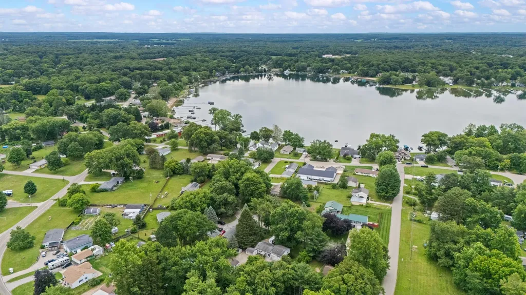 1292 Eddie Drive Howard Township MI 49120