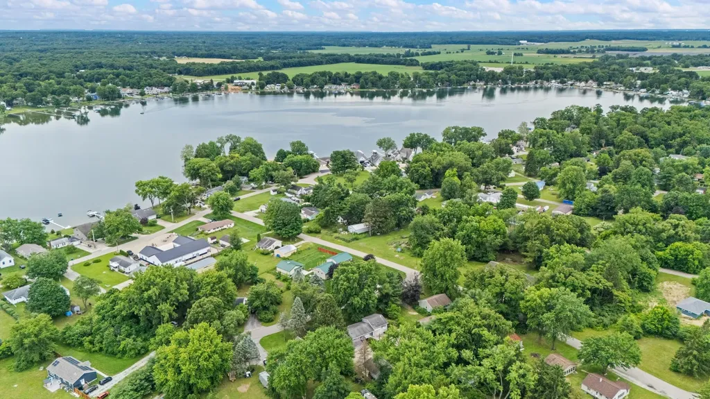 1292 Eddie Drive Howard Township MI 49120