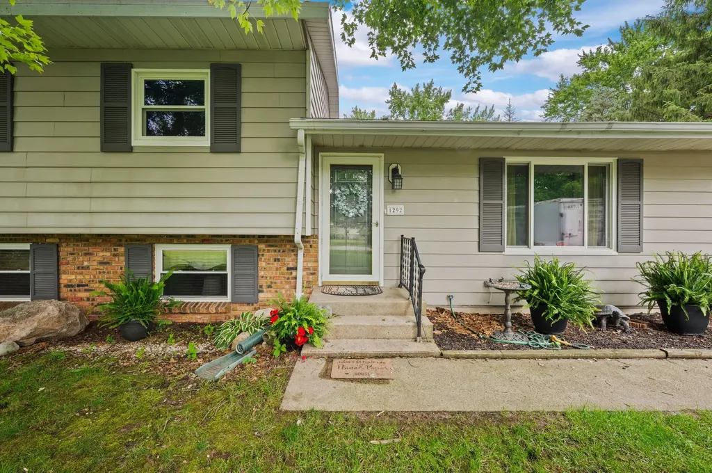 1292 Eddie Drive Howard Township MI 49120