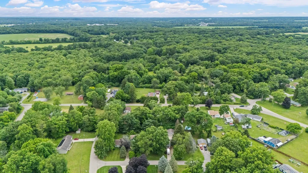 1292 Eddie Drive Howard Township MI 49120