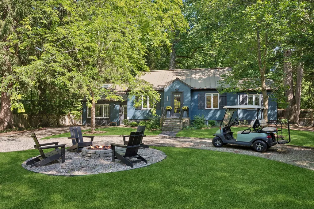 14507 Lakeshore Road Chikaming Township MI 49116