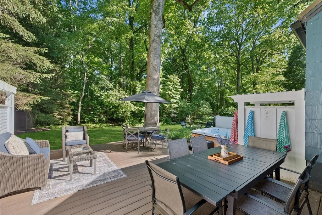 14507 Lakeshore Road Chikaming Township MI 49116