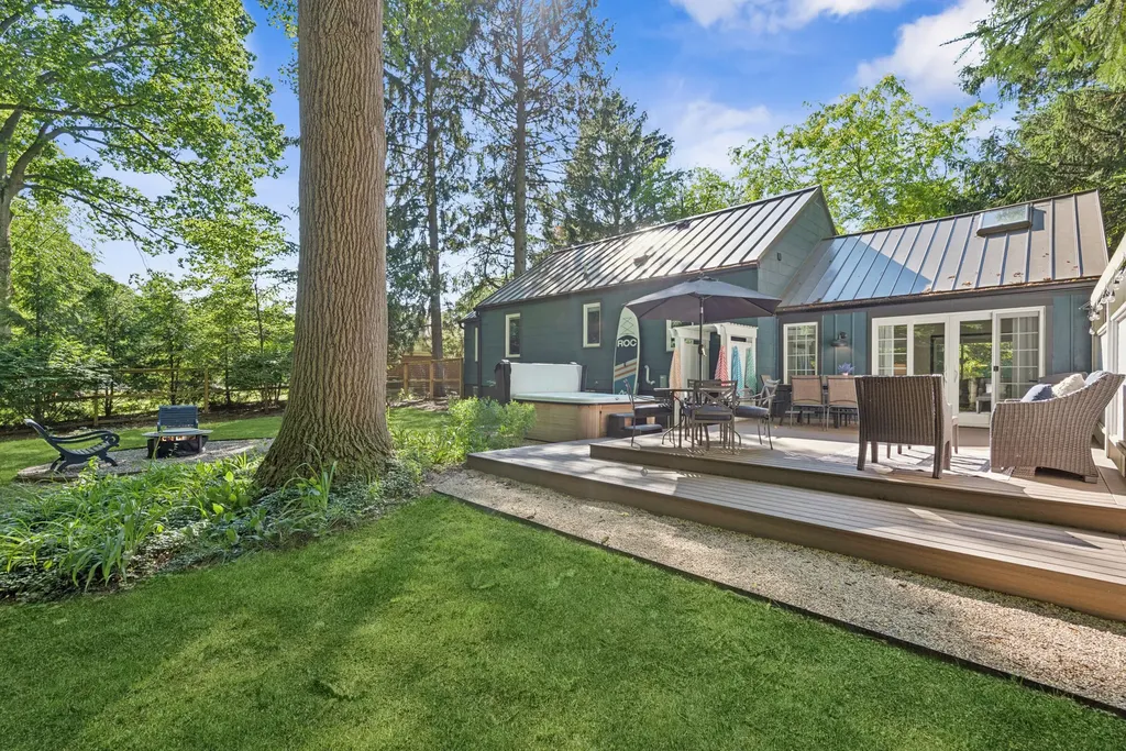 14507 Lakeshore Road Chikaming Township MI 49116