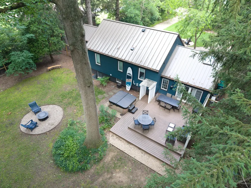 14507 Lakeshore Road Chikaming Township MI 49116