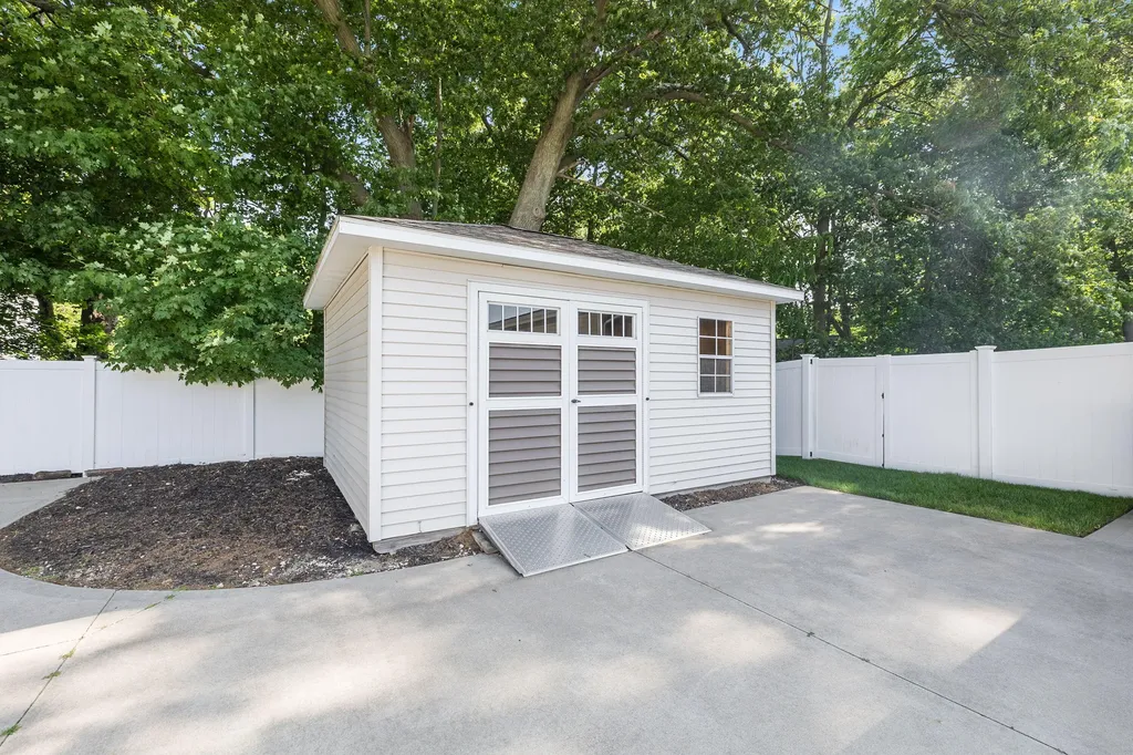 648 Francis Street Saugatuck City MI 49453