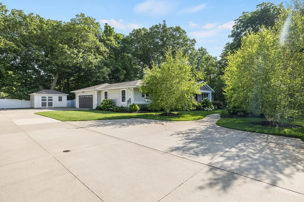 648 Francis Street Saugatuck City MI 49453