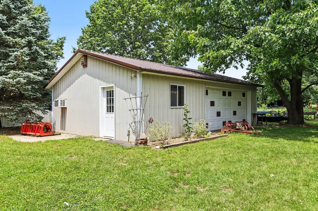 17704 Moorepark Road Park Township MI 49093