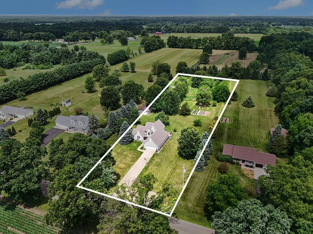 17704 Moorepark Road Park Township MI 49093