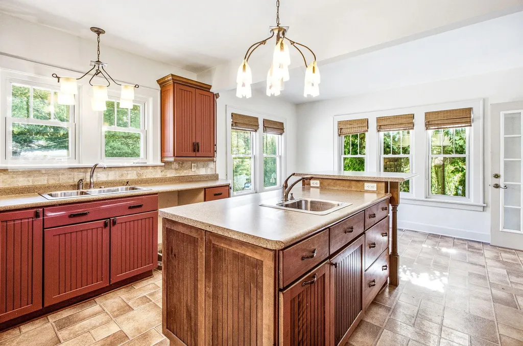 2501 Lakeview Avenue St. Joseph City MI 49085