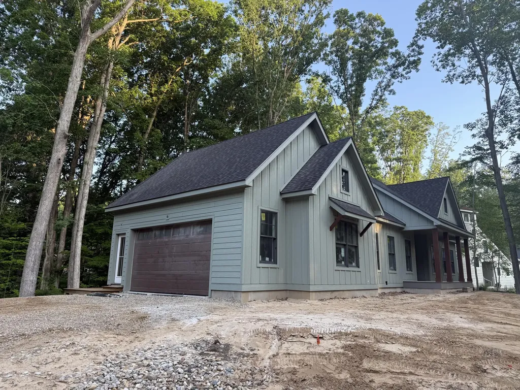 9132 National Parkway Chikaming Township MI 49129